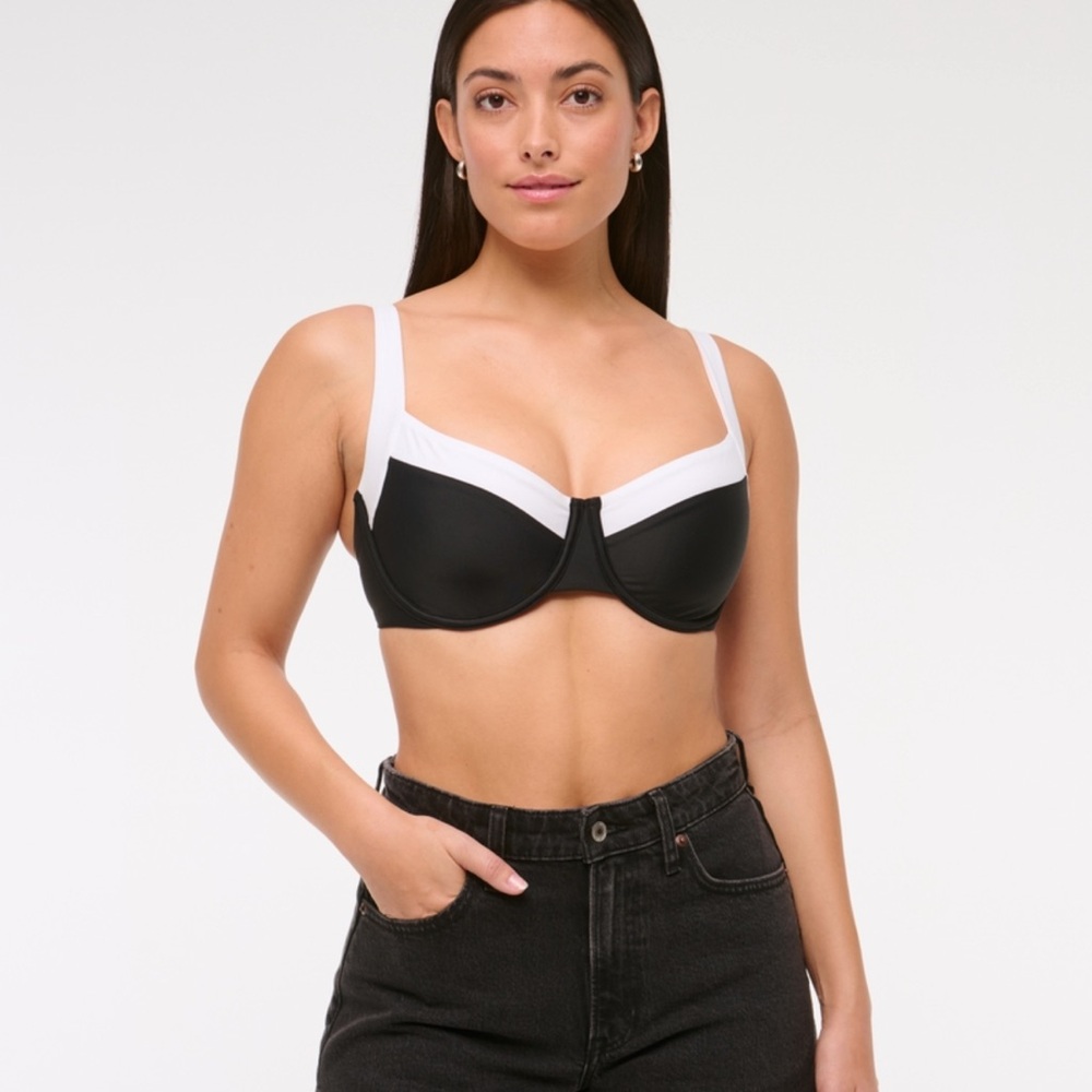 Abercrombie & Fitch Black and White Bra